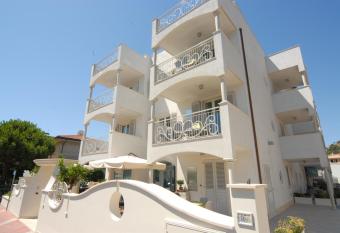 Residence Costa Smeralda has Balcony rooms