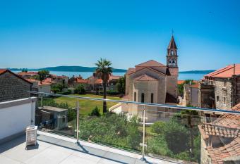 Apartments Villa Castello has Balcony rooms