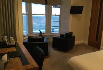 Gwesty Cymru Hotel allows 18 year olds to book a room