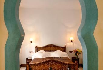 Alcoba del Rey de Sevilla has rooms with a private hot tub