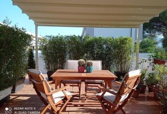 Appartamento incantevole con rigogliosa terrazza allows 18 year olds to book a room