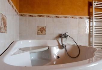 La Fonte degli Dei allows 18 year olds to book a room