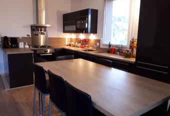 Appartement de 2 chambres avec vue sur le lac terrasse amenagee et wifi a Herouville Saint Clair has Balcony rooms