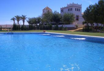 Hacienda Los Jinetes allows 18 year olds to book a room