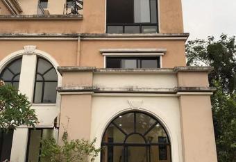 MONTUSI has Balcony rooms