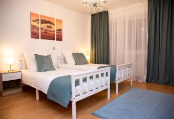 Gro  e Wohnung, 100 qm mit Terrasse has Balcony rooms