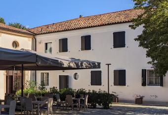 Dependance del Brenta allows 18 year olds to book a room