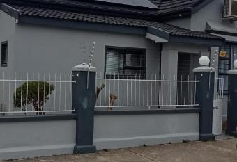 43 Eastbourne road has Balcony rooms