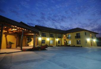 Hotel Ontiveros allows 18 year olds to book a room