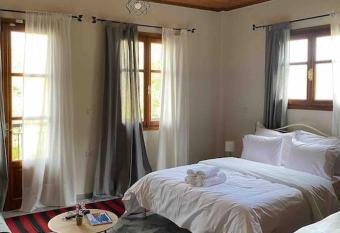 1924 Studios 1 has Balcony rooms