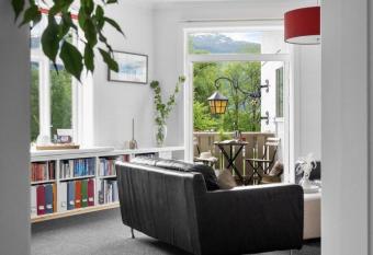 Stor leilighet i hjerte av Voss has Balcony rooms