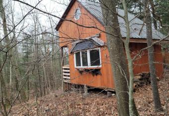 Vana Kuti-cabin in the woods has Balcony rooms
