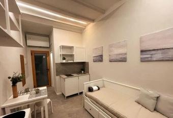 Appartamento con angolo cottura nel cuore di Monza allows 18 year olds to book a room