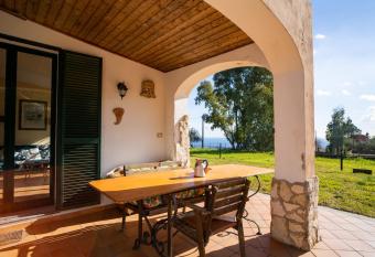 Villa Pendici dell etna has Balcony rooms