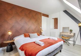 Charming flat in the centre of Falaise allows 18 year olds to book a room