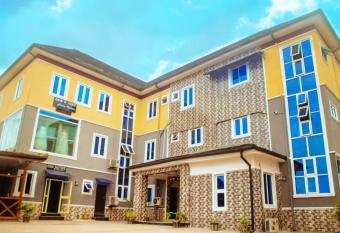 OAK VALLEY HOTELS has Balcony rooms