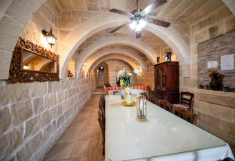 Ta  Gigi 5 Bedroom Farmhouse with Private Pool has Balcony rooms