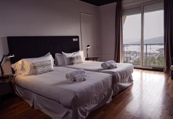 Hotel Arcipreste de Hita - Adults Only allows 18 year olds to book a room