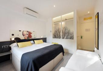 Free Hostels Barcelona has Balcony rooms