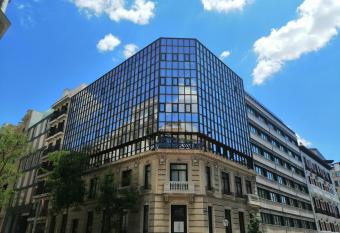 Gran Versalles allows 18 year olds to book a room