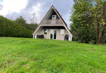 Stijlvol aan de visvijver has Balcony rooms