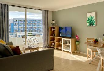 Estrella has Balcony rooms