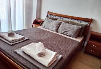 Argyri S Peraia has Balcony rooms