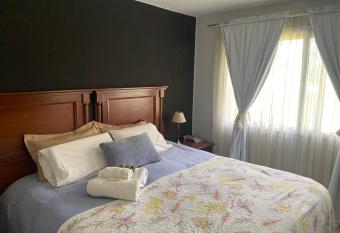 CASA 6 A Malib   3km del Aeropuerto Podes dejar tu auto allows 18 year olds to book a room