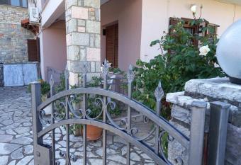 Kontolati s Mountain House has Balcony rooms