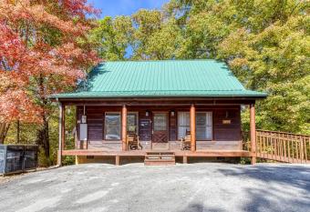 Dog Friendly, Quiet Chalet, Hot Tub, Fireplace has Balcony rooms