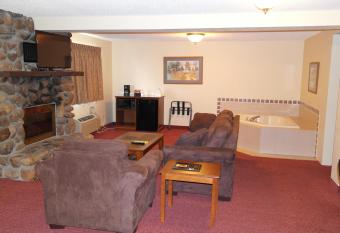 Super 8 by Wyndham Bemidji MN has rooms with a private hot tub