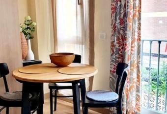 Lovely studio in centre of Torre, near the beach has Balcony rooms