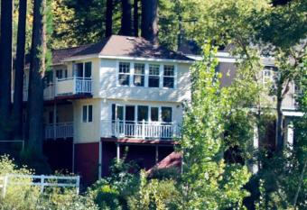 Boho Manor allows 18 year olds to book a room