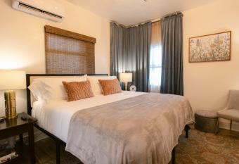 Oakdale Suites - Master Property allows 18 year olds to book a room