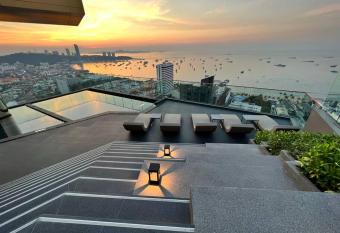 Secret Gem Sea-View King Size EDGE Central Pattaya allows 18 year olds to book a room