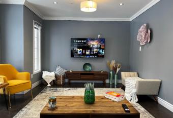 Chic, Spacious Home You'll Love has Balcony rooms