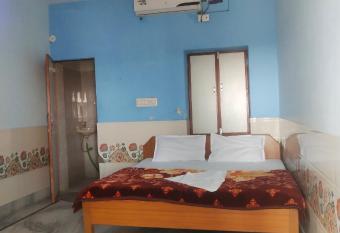 Hill View Homestay allows 18 year olds to book a room