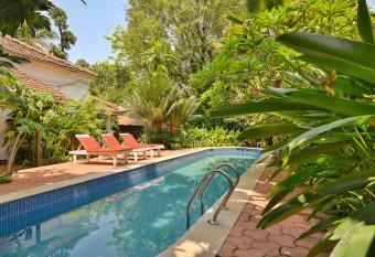 Beautiful Studio apartment near Candolim Beach has Balcony rooms