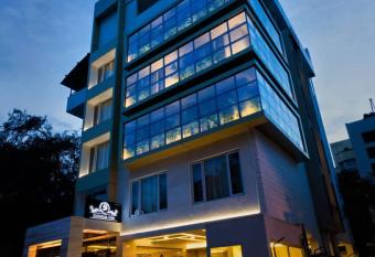 Click Hotel DBR allows 18 year olds to book a room