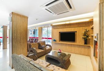 Sri mutiara Hotel allows 18 year olds to book a room