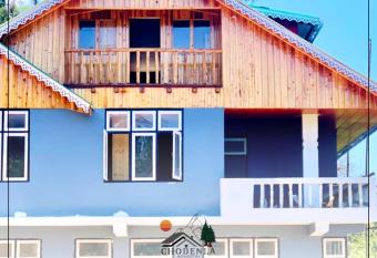 Chodenla Homestay has Smoking/Balcony rooms