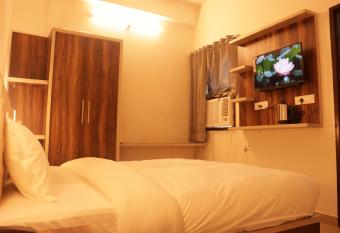 Paradise Inn allows 18 year olds to book a room