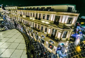 6 Rooms View Nizami Street Apartment has Smoking/Balcony rooms