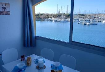 L Arche de No   246, Superbe vue mer allows 18 year olds to book a room