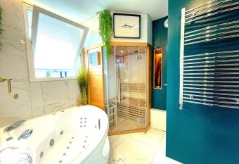Votre Escale Boule d Or Sauna & Spa allows 18 year olds to book a room