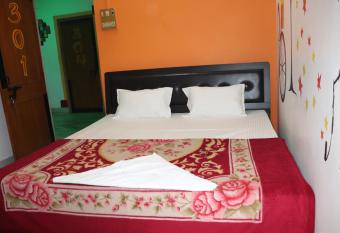 M K P Paying guest house has Balcony rooms