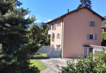 Appartamento vacanza a Sementina allows 18 year olds to book a room