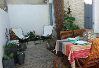 Charmante Maison Ol  ronnaise ALOCEANE has Balcony rooms