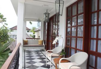 The Colony Hotel Bali allows 18 year olds to book a room