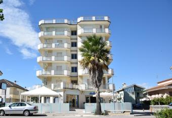 Hotel Petite Fleur has Balcony rooms